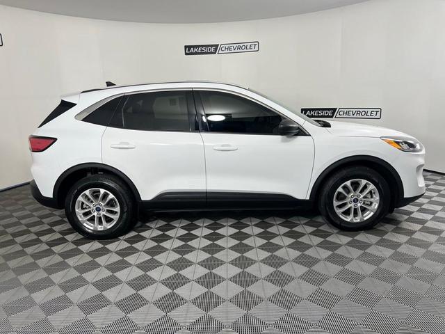Photo of 2022 Oxford White Ford Escape