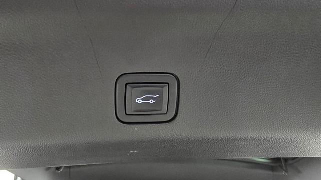 Photo of 2023 Summit White Chevrolet Tahoe