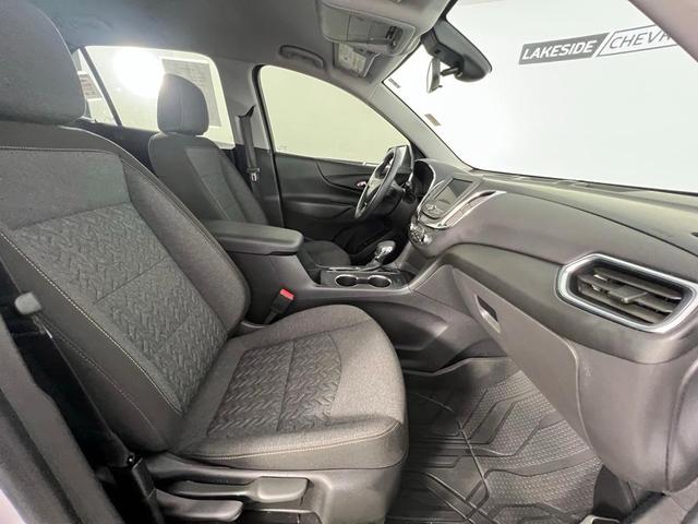 Photo of 2022 Summit White Chevrolet Equinox