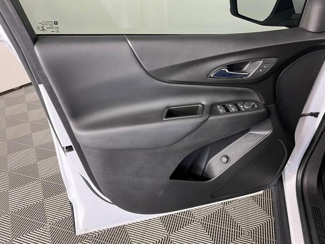 Photo of 2022 Summit White Chevrolet Equinox