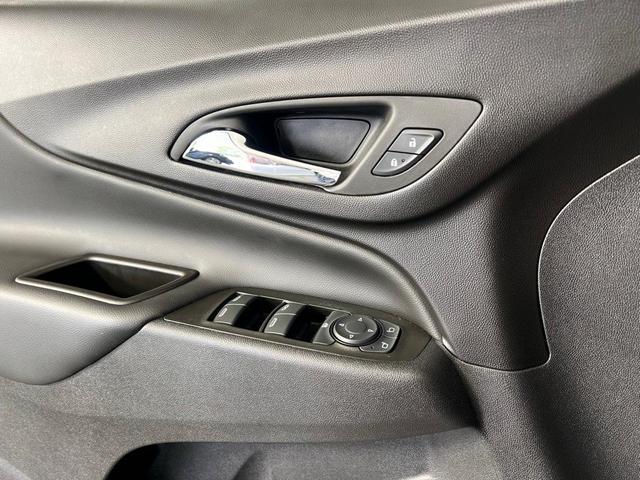 Photo of 2022 Summit White Chevrolet Equinox
