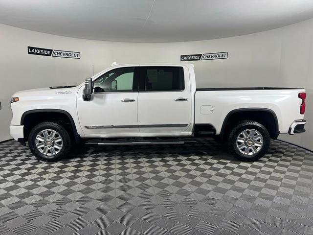 Photo of 2024 Iridescent Pearl Tricoat Chevrolet Silverado 2500