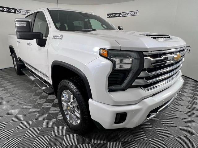 Photo of 2024 Iridescent Pearl Tricoat Chevrolet Silverado 2500