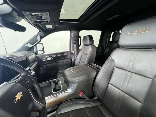 Photo of 2024 Iridescent Pearl Tricoat Chevrolet Silverado 2500