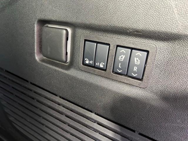 Photo of 2024 Black Chevrolet Suburban