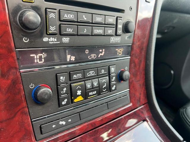 Photo of 2011 Silver Lining Metallic Cadillac Escalade ESV