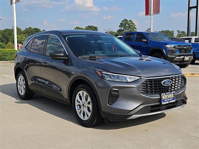 Photo of 2023 Carbonized Gray Metallic Ford Escape