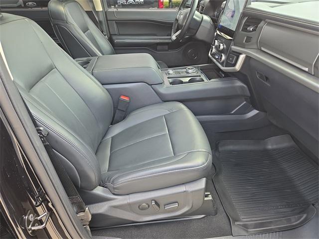 Photo of 2024 Agate Black Metallic Ford Expedition Max