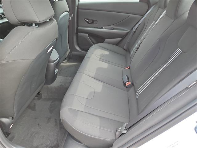 Photo of 2025 White Hyundai ELANTRA HEV
