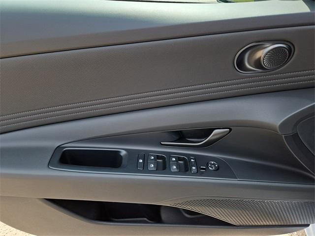Photo of 2025 White Hyundai ELANTRA HEV