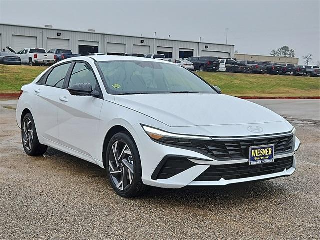 Photo of 2025 White Hyundai ELANTRA HEV