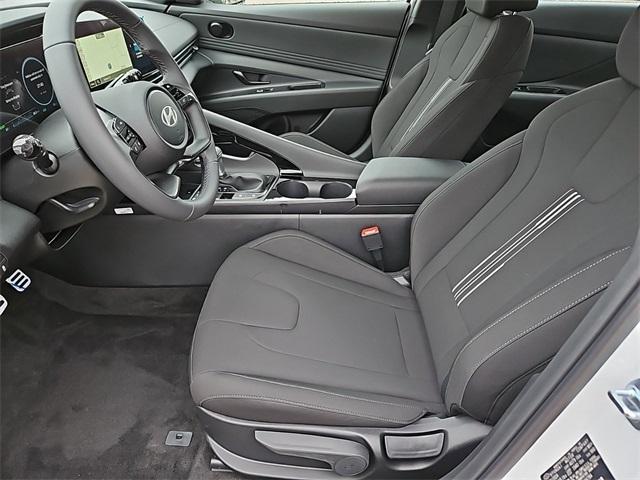 Photo of 2025 White Hyundai ELANTRA HEV