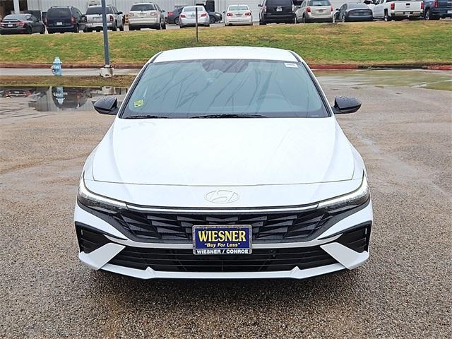 Photo of 2025 White Hyundai ELANTRA HEV