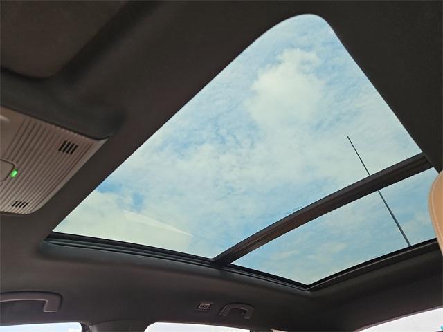 Photo of 2024 Deep Black Pearl Effect Volkswagen Atlas Cross Sport