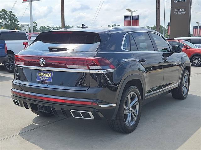 Photo of 2024 Deep Black Pearl Effect Volkswagen Atlas Cross Sport