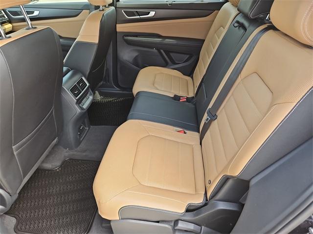 Photo of 2024 Deep Black Pearl Effect Volkswagen Atlas Cross Sport