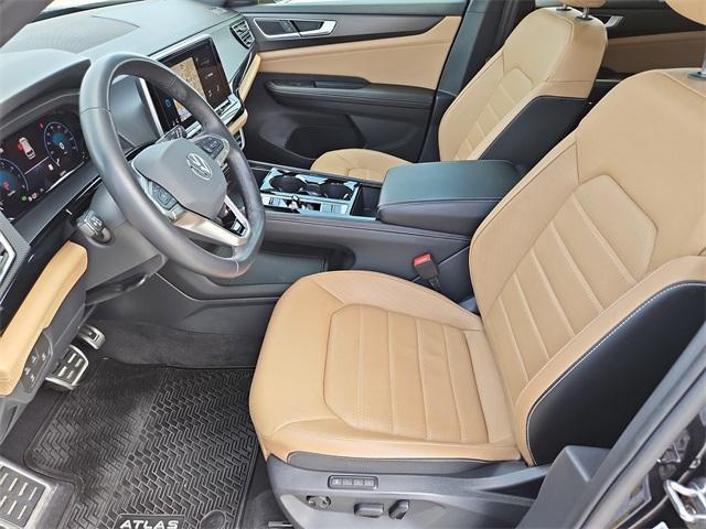 Photo of 2024 Deep Black Pearl Effect Volkswagen Atlas Cross Sport