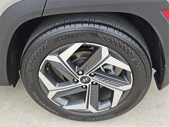 Photo of 2024 Shimmering Silver Hyundai TUCSON