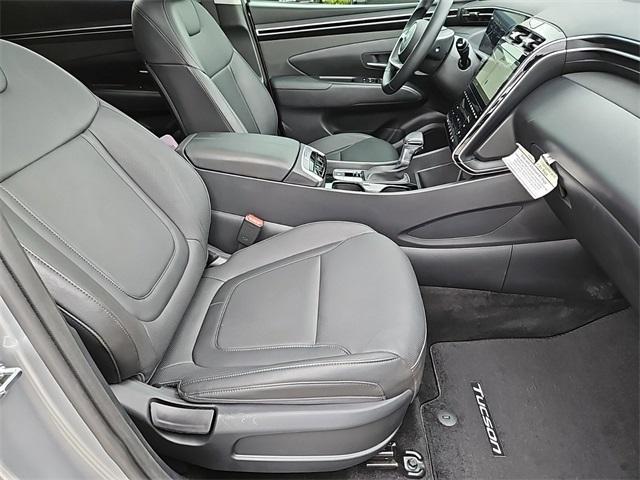 Photo of 2024 Shimmering Silver Hyundai TUCSON