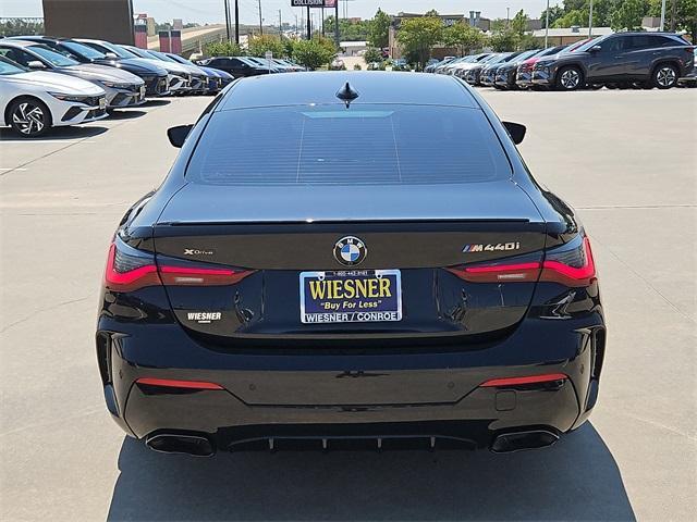 Photo of 2021 Black Sapphire Metallic BMW M440