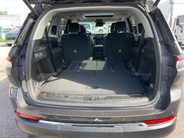 Photo of 2023 Metallic Jeep Grand Cherokee L