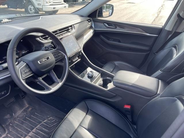 Photo of 2023 Metallic Jeep Grand Cherokee L