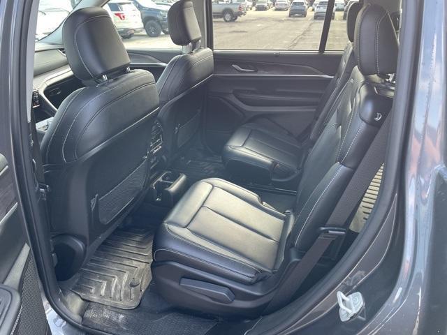 Photo of 2023 Metallic Jeep Grand Cherokee L