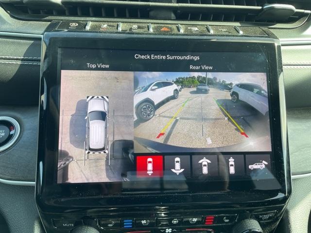 Photo of 2023 Metallic Jeep Grand Cherokee L