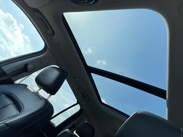 Photo of 2023 Metallic Jeep Grand Cherokee L