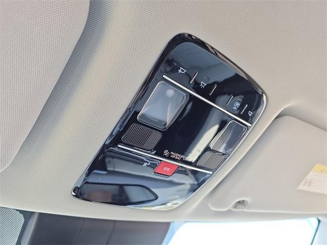 Photo of 2025 White Hyundai SANTA FE HEV
