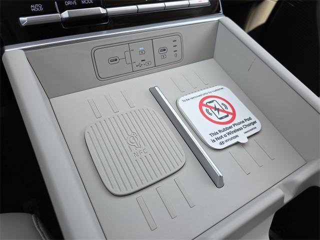 Photo of 2025 White Hyundai SANTA FE HEV