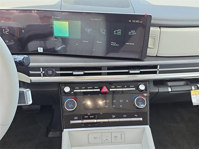 Photo of 2025 White Hyundai SANTA FE HEV