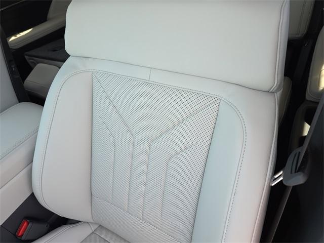 Photo of 2025 White Hyundai SANTA FE HEV