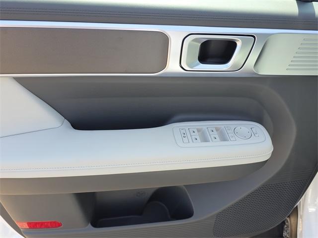 Photo of 2025 White Hyundai SANTA FE HEV