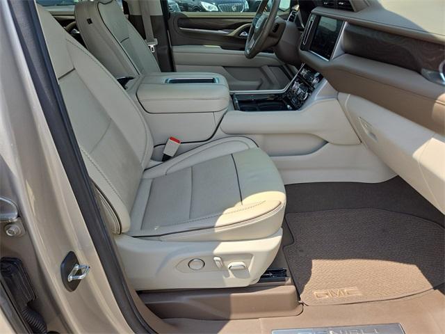 Photo of 2021 Beige Pearl Metallic GMC Yukon