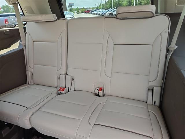 Photo of 2021 Beige Pearl Metallic GMC Yukon