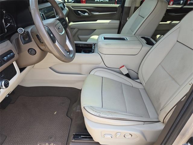 Photo of 2021 Beige Pearl Metallic GMC Yukon