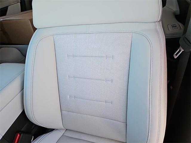 Photo of 2025 White Hyundai SANTA FE