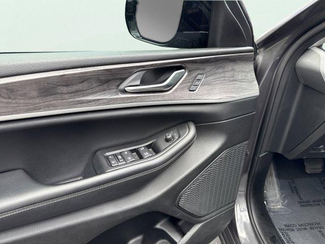 Photo of 2023 Baltic Gray Metallic Clearcoat Jeep Grand Cherokee L