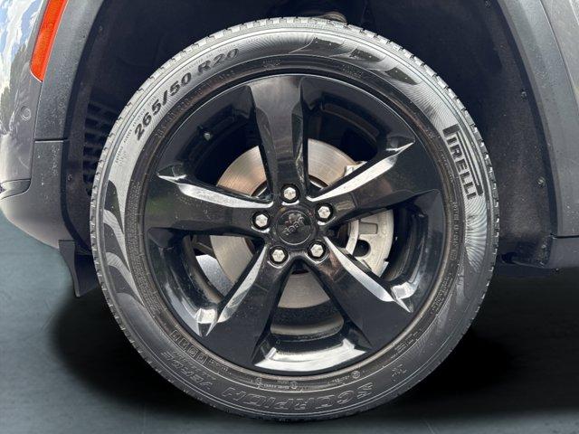Photo of 2023 Baltic Gray Metallic Clearcoat Jeep Grand Cherokee L