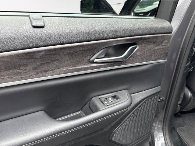 Photo of 2023 Baltic Gray Metallic Clearcoat Jeep Grand Cherokee L