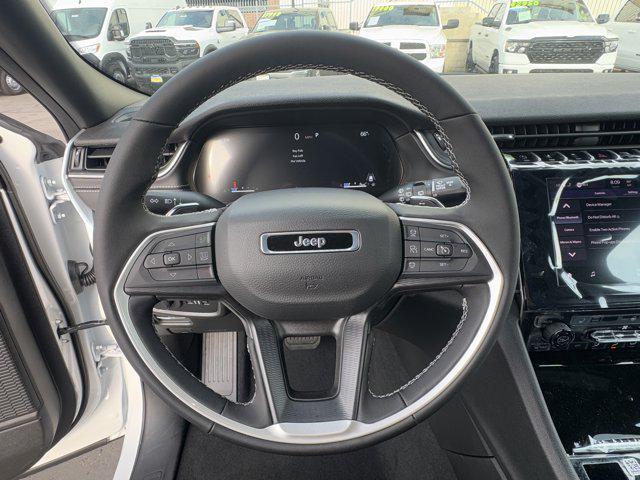 Photo of 2025 Bright White Clearcoat Jeep Grand Cherokee