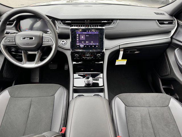 Photo of 2025 Baltic Gray Metallic Clearcoat Jeep Grand Cherokee