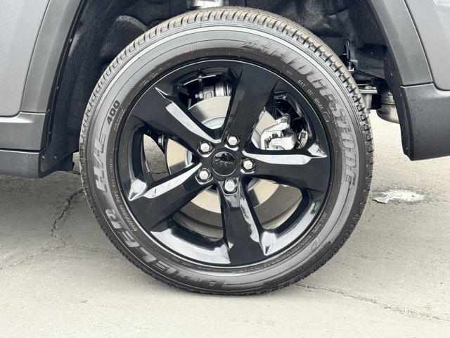 Photo of 2025 Baltic Gray Metallic Clearcoat Jeep Grand Cherokee