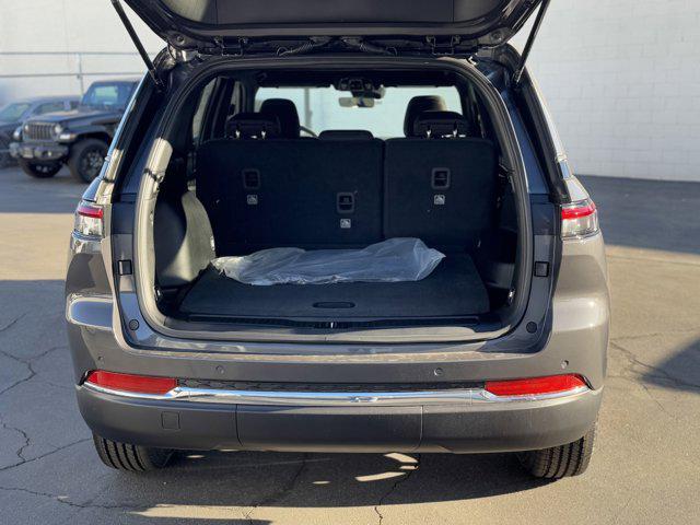 Photo of 2025 Baltic Gray Metallic Clearcoat Jeep Grand Cherokee
