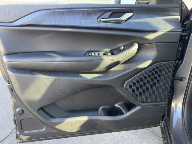 Photo of 2025 Baltic Gray Metallic Clearcoat Jeep Grand Cherokee