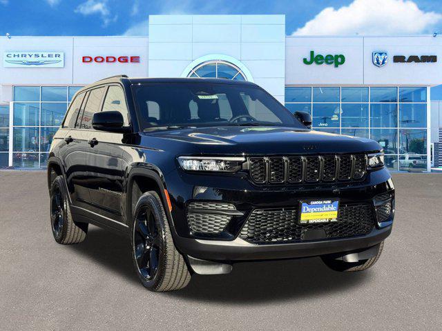 Photo of 2025 Diamond Black Crystal Pearlcoat Jeep Grand Cherokee