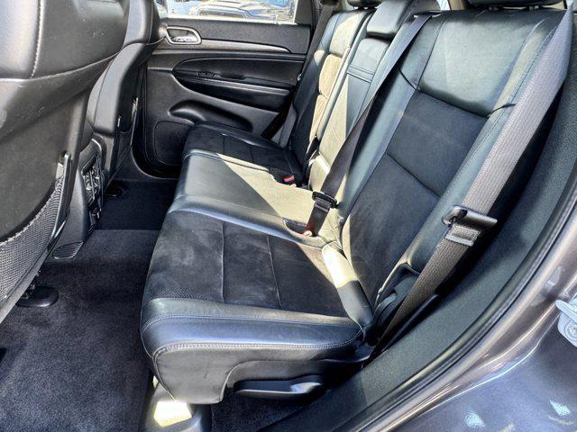 Photo of 2018 Granite Crystal Metallic Clearcoat Jeep Grand Cherokee