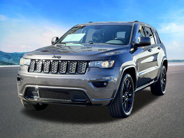 Photo of 2018 Granite Crystal Metallic Clearcoat Jeep Grand Cherokee