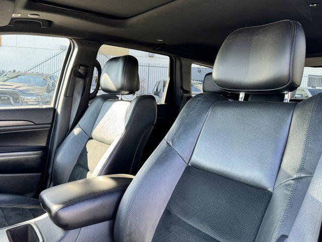 Photo of 2018 Granite Crystal Metallic Clearcoat Jeep Grand Cherokee